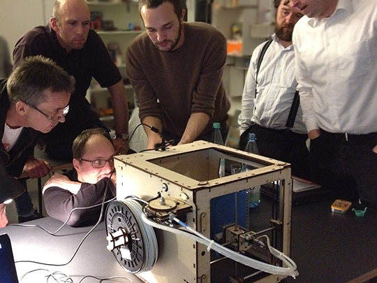 participants looking at the ultimaker